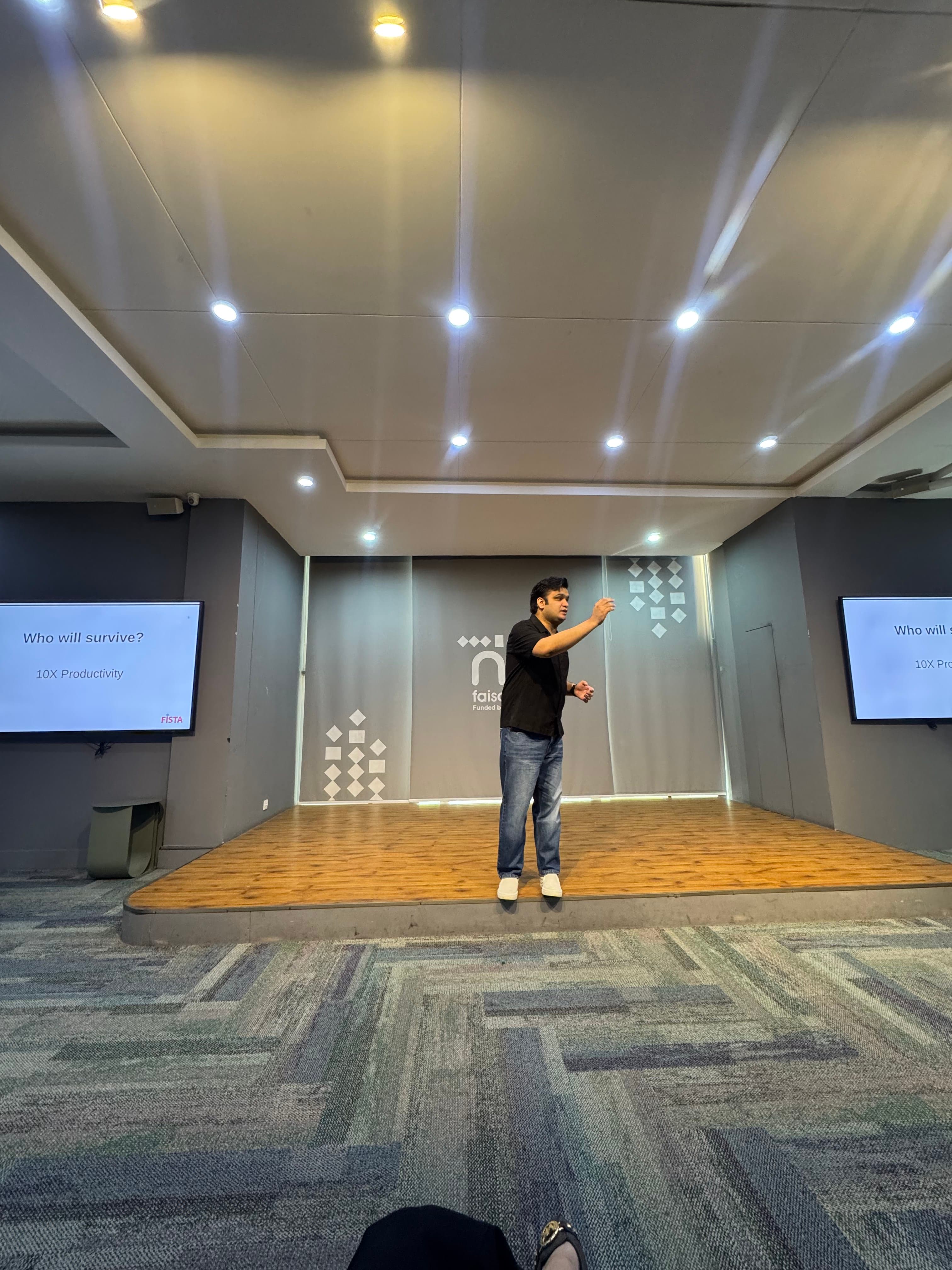 Muhammad Usman Akbar delivering a keynote on agentic AI transformation